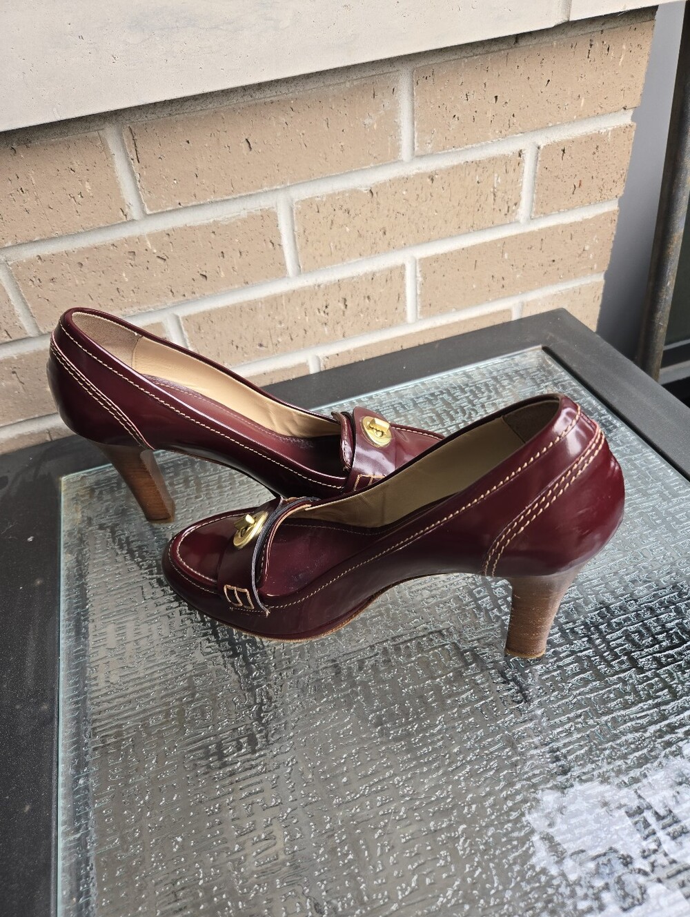 Coach Burgundy Patent Leather Heels with Gold-Tone Turnlock Made In Italy 9,5 B - Picture 7 of 13